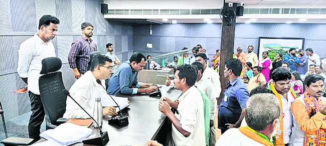 అర్జీలపై తక్షణమే స్పందించాలి 