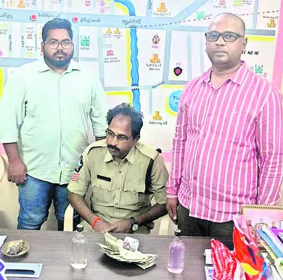 ఏసీబీకి చిక్కిన హెడ్‌ కానిస్టేబుల్‌ 
