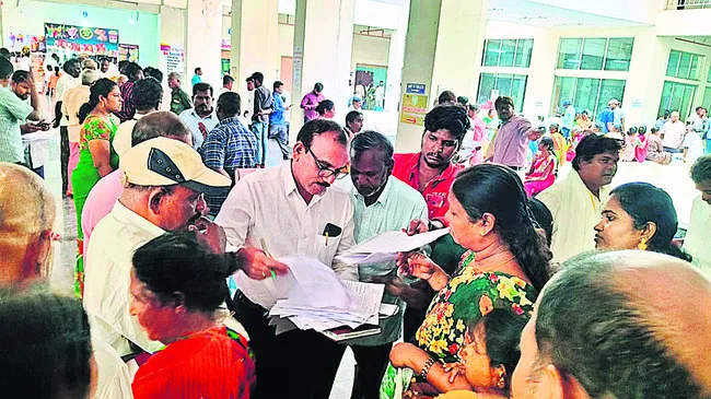 పీజీఆర్‌ఎస్‌లో..అర్జీల రచ్చ