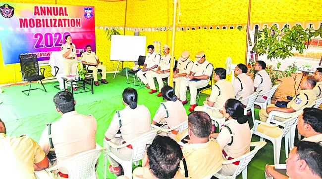 టెక్నాలజీపై ప్రతి ఒక్కరూ పట్టు సాధించాలి 