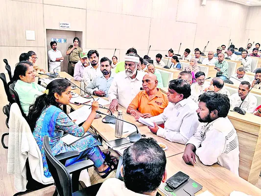 వినతులు త్వరగా పరిష్కరించండి