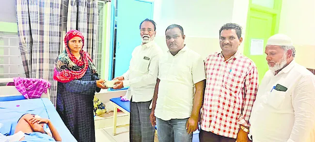 విద్యుదాఘాత బాధితుడికి  రూ.2.25 లక్షల ఆర్థికసాయం 