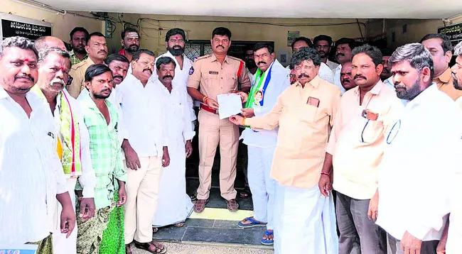 రాష్ట్రపతి పాలన విధించాలి 