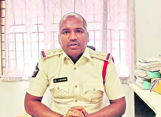 బైకుల సీజ్‌.. తల్లిదండ్రులపై చర్యలు 