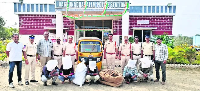 మంత్రి పేరుతో వసూళ్లు?
