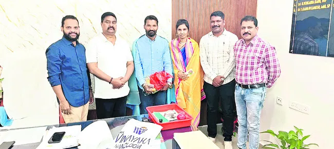 తల్లిదండ్రుల చెంతకు విద్యార్థి 