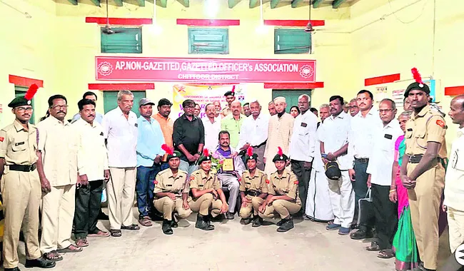 వరసిద్దుడి సేవలో మాజీ న్యాయమూర్తులు 
