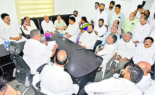 వైఎస్‌ జగన్‌ పర్యటనను విజయవంతం చేయండి 