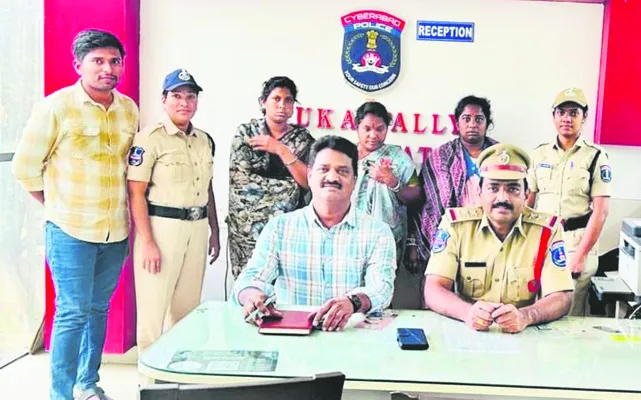 రద్దీ ప్రాంతాల్లో దొంగతనాలు