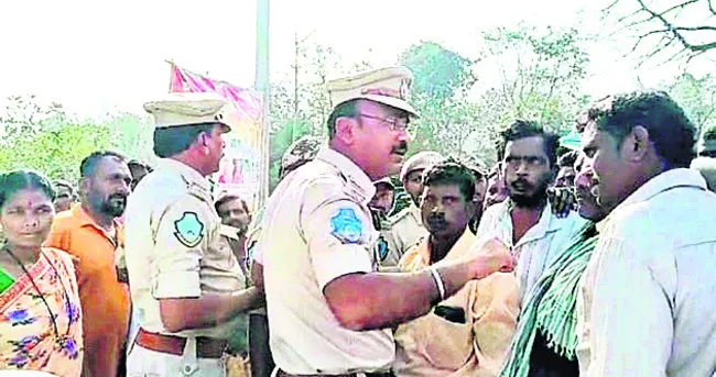 ఎఫ్‌డీపీటీ వాహనం అడ్డగింత