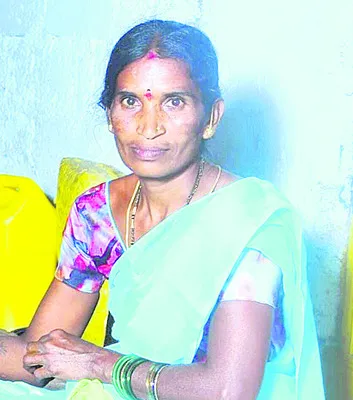 అనారోగ్యం భరించలేక వివాహిత ఆత్మహత్య 