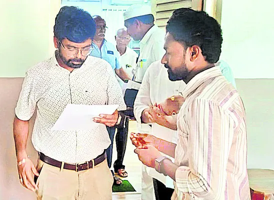 సర్వేల పేరుతో ఒత్తిడికి గురిచేస్తున్నారు