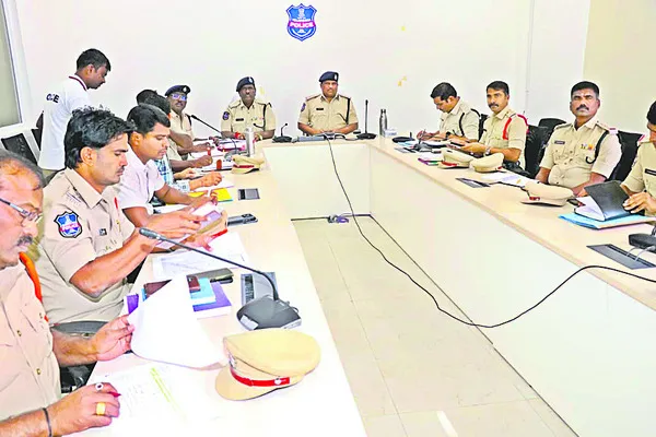 రౌడీ షీటర్లపై నిఘా