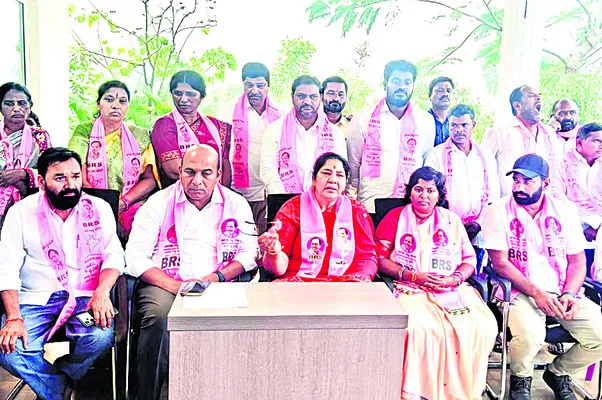 ప్రచార ఆర్భాటం తప్ప సౌకర్యాలేవి