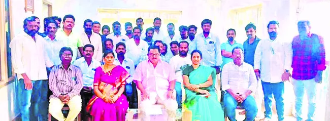 కూటమి హయాంలో ప్రజాస్వామ్యం అపహాస్యం 