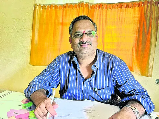 రెండు రోజుల్లో స్థలం మొత్తం కొలతలు వేస్తాం  
