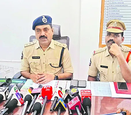 శ్రీచైతన్య విద్యార్థి ఆత్మహత్య కేసులో 12 మంది అరెస్టు 