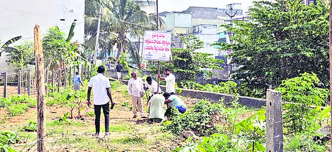 దాగుడుమూతలు..!