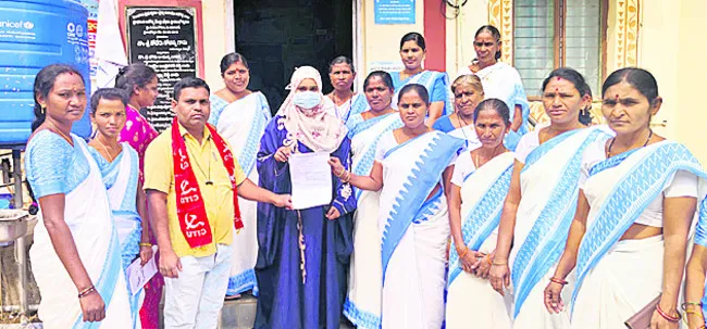 సమ్మె నోటీసు అందజేత
