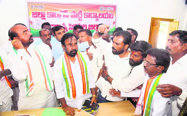 నిరసనలు.. రాజీనామాలు
