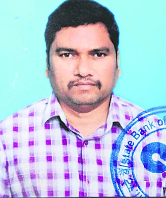 విద్యుదాఘాతంతో ఉపాధ్యాయుడు మృతి 