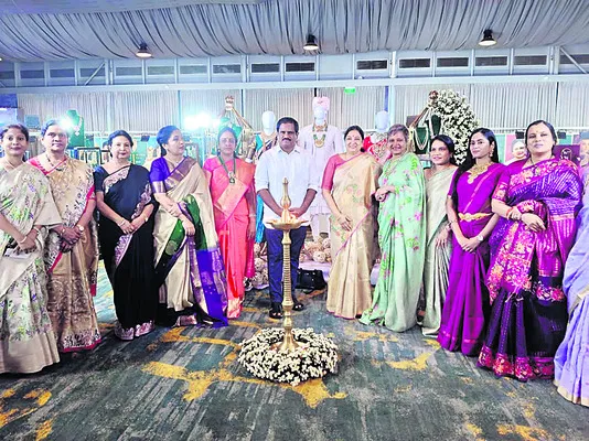 ఆకట్టుకుంటున్న ‘వసుంధర’ నగల మేళా