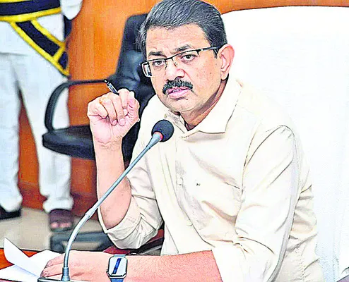 ప్రాజెక్టుల భూసేకరణను వేగంగా పూర్తి చేయాలి