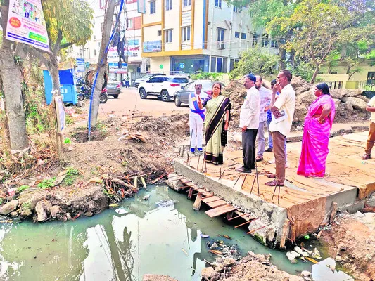 ట్రాన్స్‌ఫర్‌ స్టేషన్ల నిర్వహణ మెరుగుపడాలి