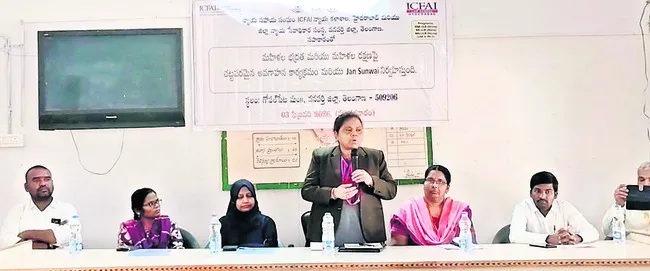 చట్టాలపై అవగాహన కలిగి ఉండాలి 