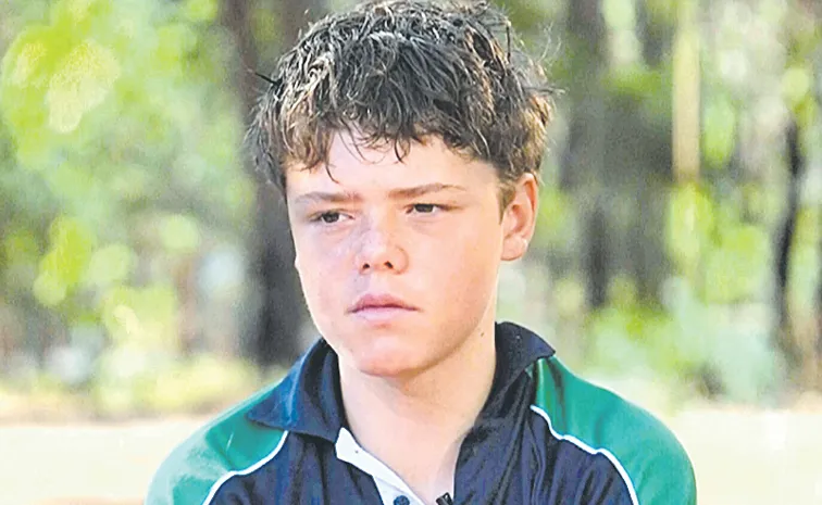 ఏకబిగిన 4 గంటలు ఈదాడు