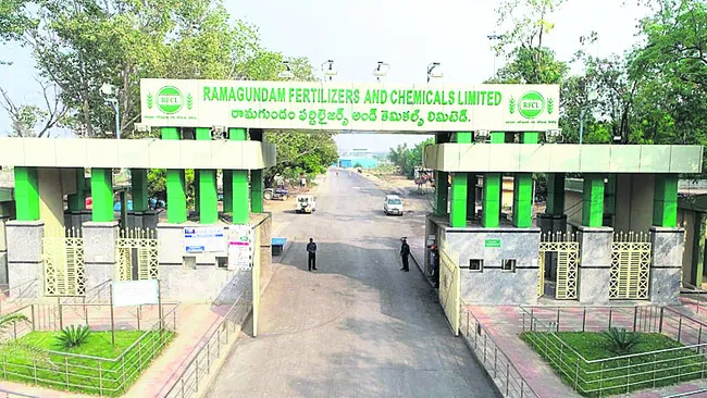 భార్యాభర్తలు.. వేర్వేరు డివిజన్లు