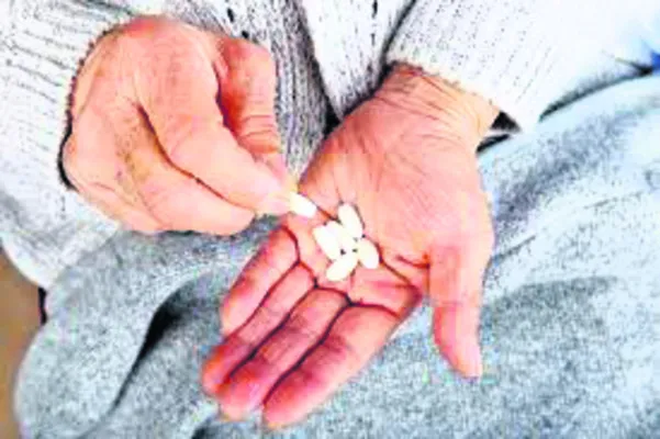 సొంత వైద్యం.. మొదటికే మోసం 