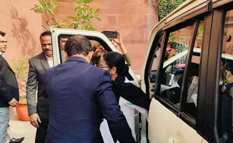 ‘సుప్రీం’కు మమతా.. ‘సవరణ’పై స్వయంగా వాదనలు