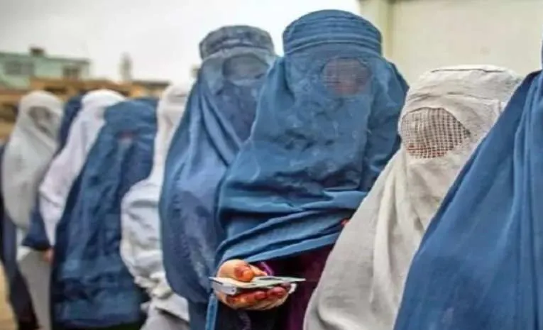  తాలిబన్ల కఠిన ఆంక్షలు.. దిక్కులేక ఇంటివద్దే ప్రసవాలు