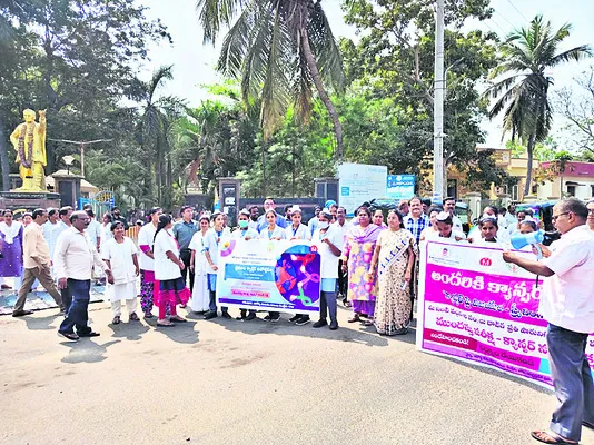 మొదటి దశలో గుర్తిస్తే క్యాన్సర్‌ నివారణ సాధ్యం 