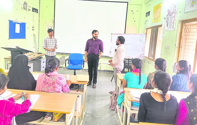 బోధన సాగాలి.. భవిష్యత్‌ మెరవాలి