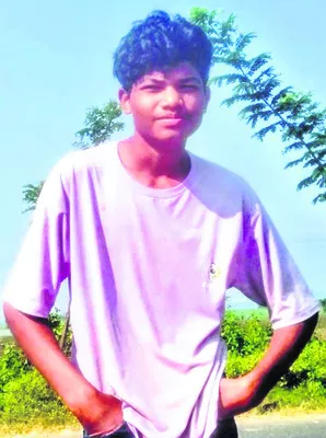 రోడ్డు ప్రమాదంలో యువకుడి మృతి