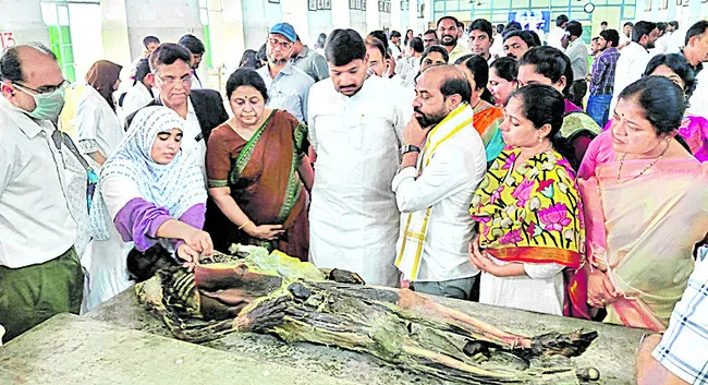 మెడికల్‌ ఎగ్జిబిషన్‌ ప్రారంభం 