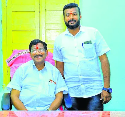 ఒకే ఇంటి నుంచి ఇద్దరు పోటీ
