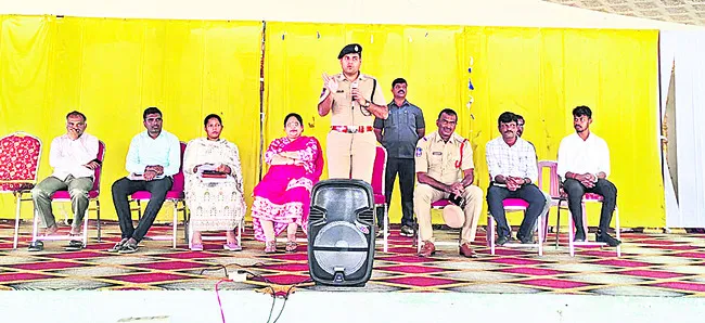 ఎన్నికల నియమావళి పాటించాలి