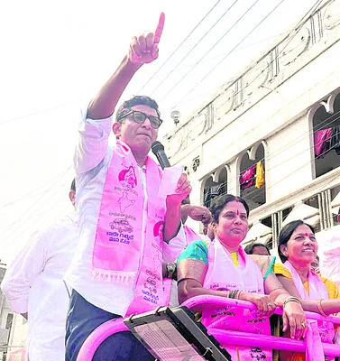 ● ఎమ్మెల్యే కల్వకుంట్ల సంజయ్‌
