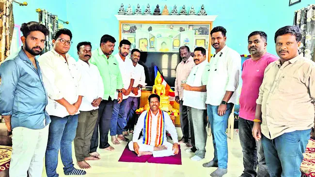 బుద్ధుని కొండపై ఆంక్షలు తొలగించాలి 