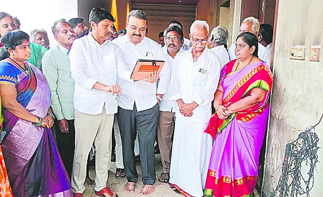 బలహీన వర్గాలపై ప్రభుత్వం కక్ష సాధింపు 