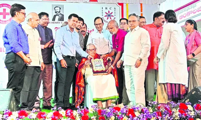 రెడ్‌క్రాస్‌ కేన్సర్‌ ఆస్పత్రి సేవలు ఎనలేనివి 