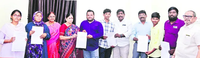 కారుణ్య నియామకంలో 8 మందికి ఉద్యోగాలు