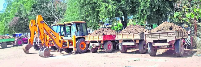 మట్టిదొంగలు.. ‘పచ్చ’ నేతలు 