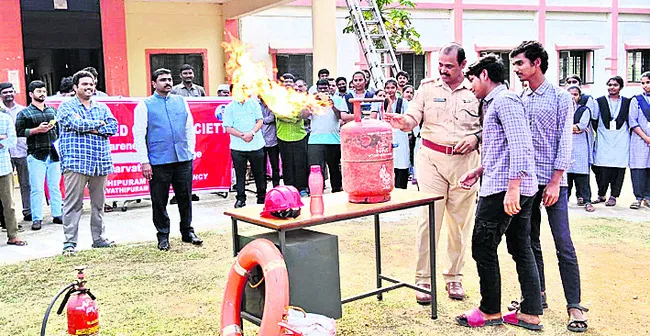 గోల్డెన్‌ అవర్‌లో ధైర్యమే ప్రాణదాత