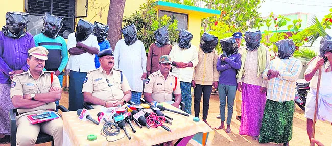 వ్యక్తిగత కక్షలతోనే హత్య 