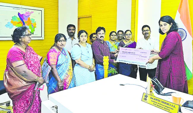 సైనిక సంక్షేమ నిధికి రూ.5.85 లక్షల విరాళం