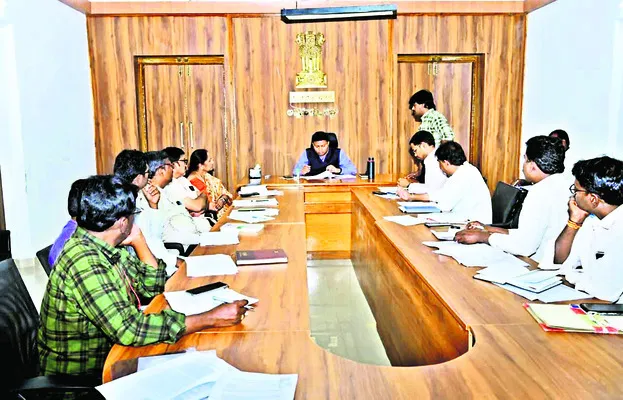 అభివృద్ధి పనుల  ప్రగతిపై సమీక్ష 